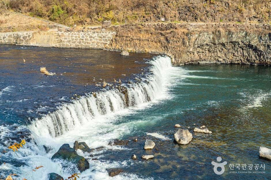 직탕폭포 (한탄강 유네스코 세계지질공원) — 반려동물 동반 관광지