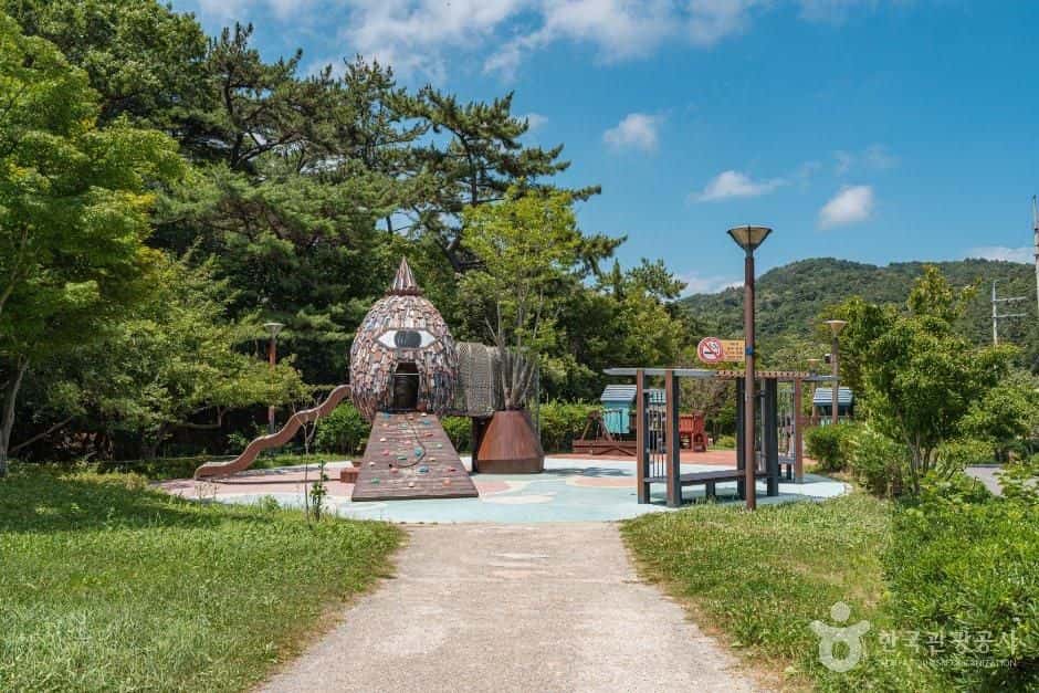 쇠평어린이공원 — 반려동물 동반 관광지