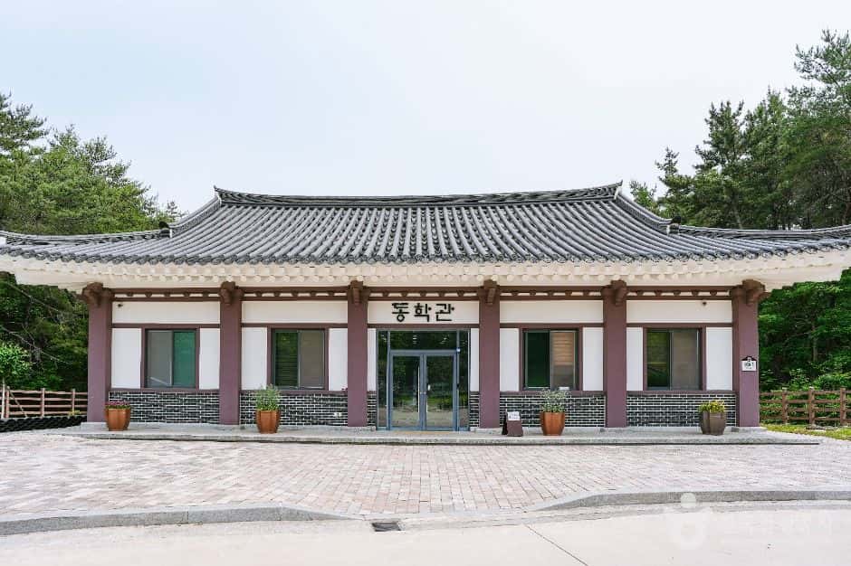 수운최제우유허지 동학관 — 반려동물 동반 문화시설