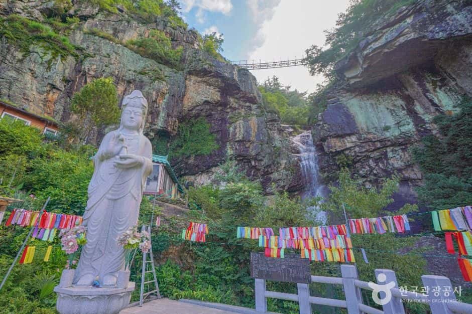 구절산 폭포암 — 반려동물 동반 관광지