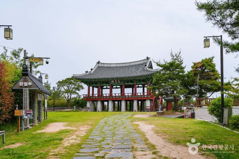 함월루 — 반려동물 동반 관광지
