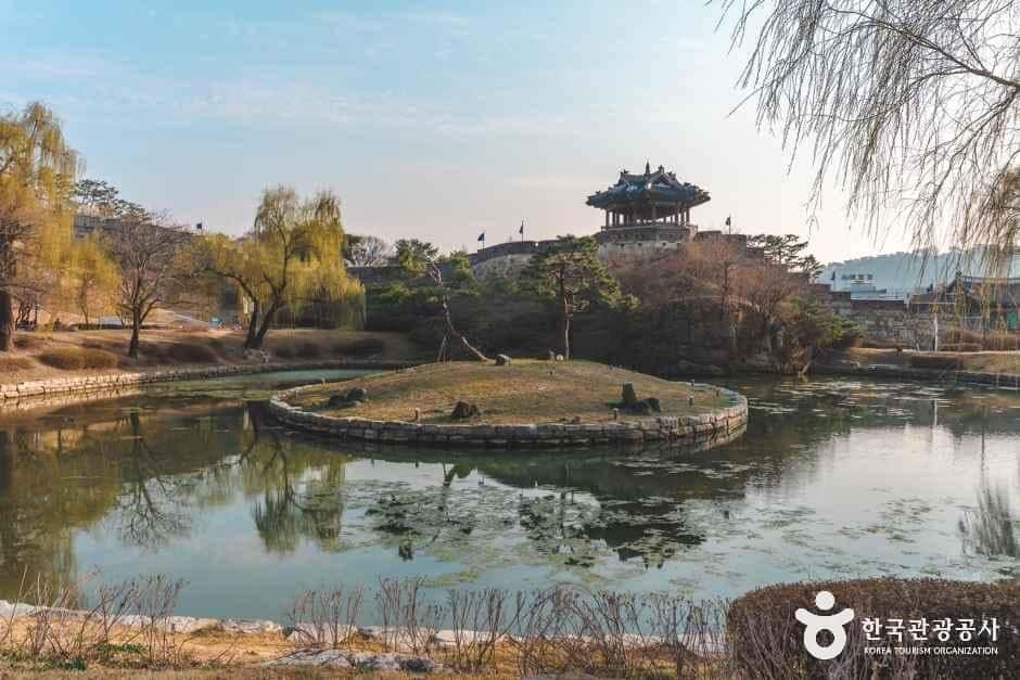 방화수류정(동북각루) — 반려동물 동반 관광지
