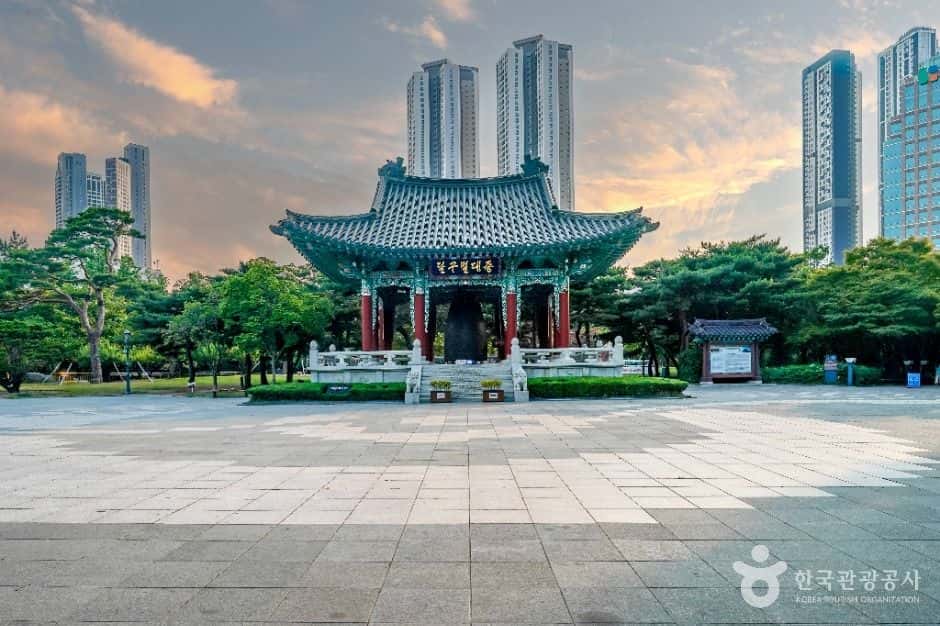 국채보상운동기념공원 — 반려동물 동반 관광지