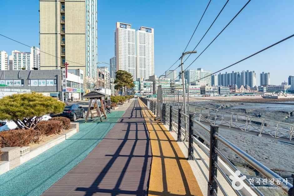 월곶포구 — 반려동물 동반 관광지